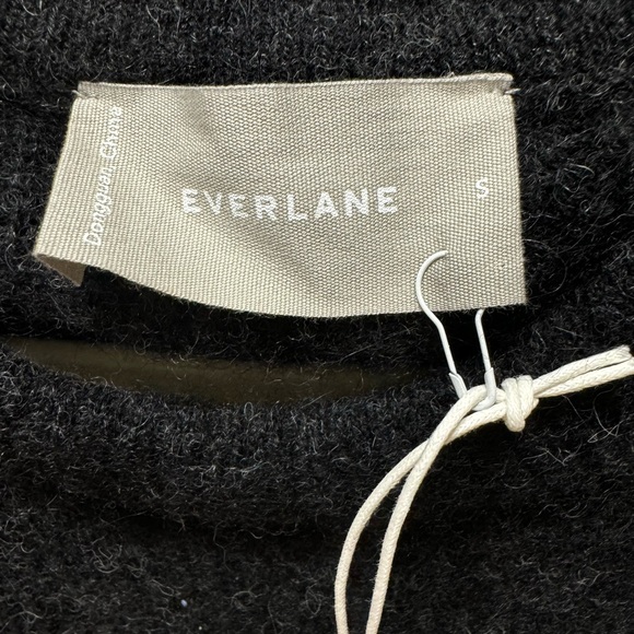 NWT Everlane  alpaca crew heathered black - Picture 9 of 10